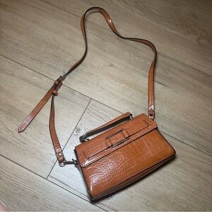 Elegant Tan Crocodile-Embossed Women's Bag